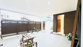 4 Bedroom House for sale in Talon Dos, Metro Manila