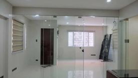 Warehouse / Factory for rent in Veterans Village, Metro Manila near MRT-3 North Avenue