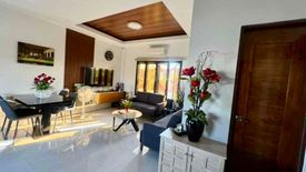 6 Bedroom House for sale in San Antonio, Metro Manila near LRT-1 Roosevelt