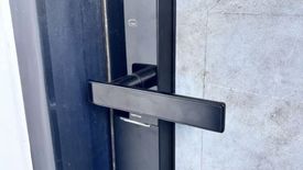 4 Bedroom House for sale in Moonwalk, Metro Manila