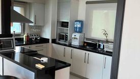 2 Bedroom Condo for rent in San Lorenzo, Metro Manila near MRT-3 Ayala