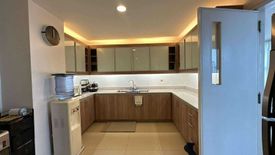 3 Bedroom Condo for sale in San Lorenzo, Metro Manila