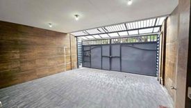 3 Bedroom Townhouse for sale in Kamuning, Metro Manila near MRT-3 Kamuning