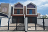 Rumah dijual dengan 3 kamar tidur di Medokan Ayu, Jawa Timur