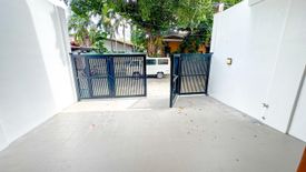 4 Bedroom House for sale in Talon Dos, Metro Manila