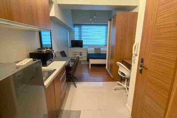 Condo for sale in Woodsville Crest 3, Merville, Metro Manila, Para&ntilde;aque, Metro Manila - Photo 2