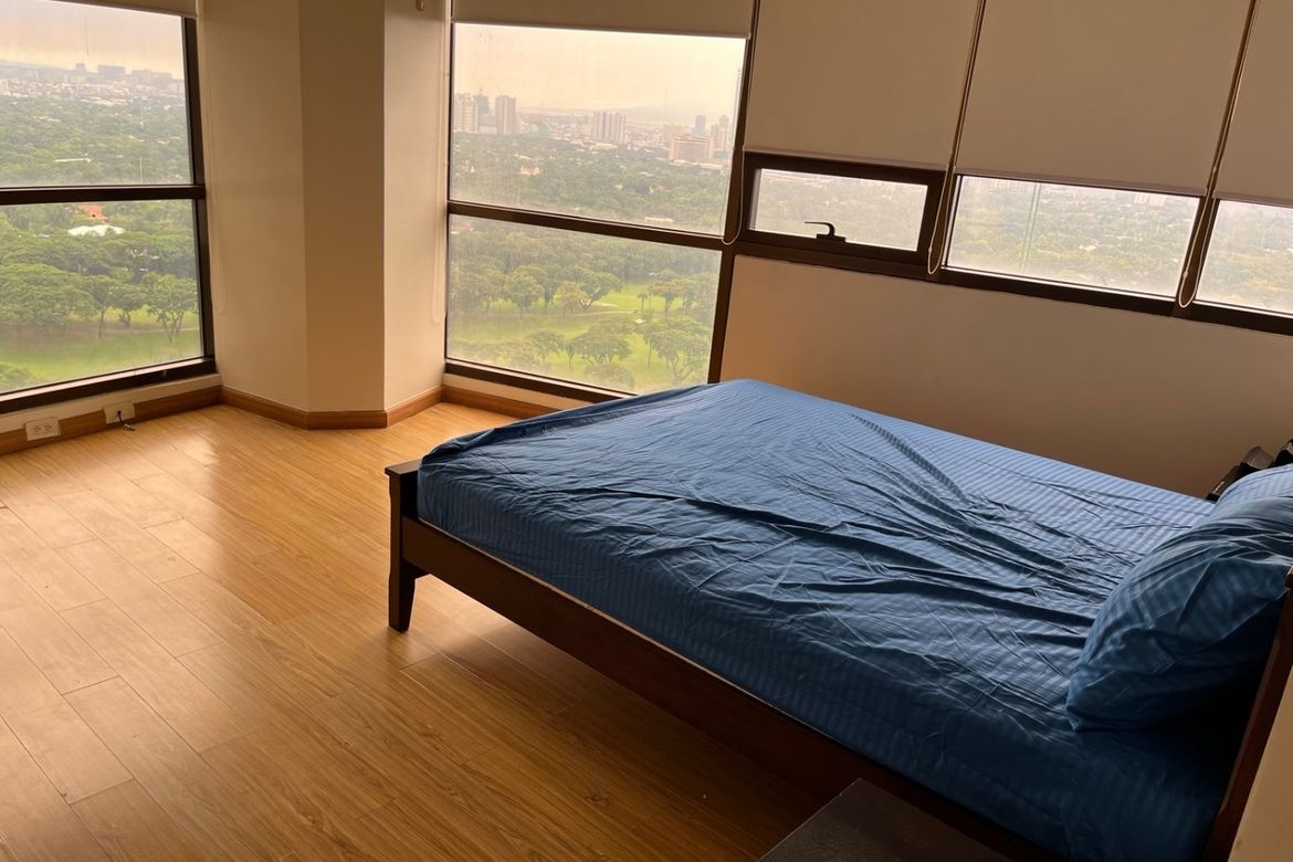 For Sale: BGC ICON RESIDENCES 2 Bedroom with 1 Parking facing Golf Course Views
