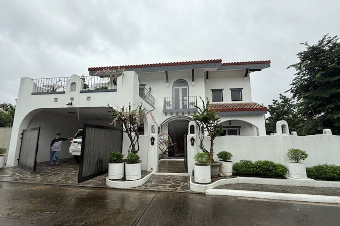 FOR SALE BRAND NEW CUSTOM DESIGNED CORNER HOUSE MAPAYAPA VILLAGE 1 BRGY HOLY SPIRITY QUEZON CITY