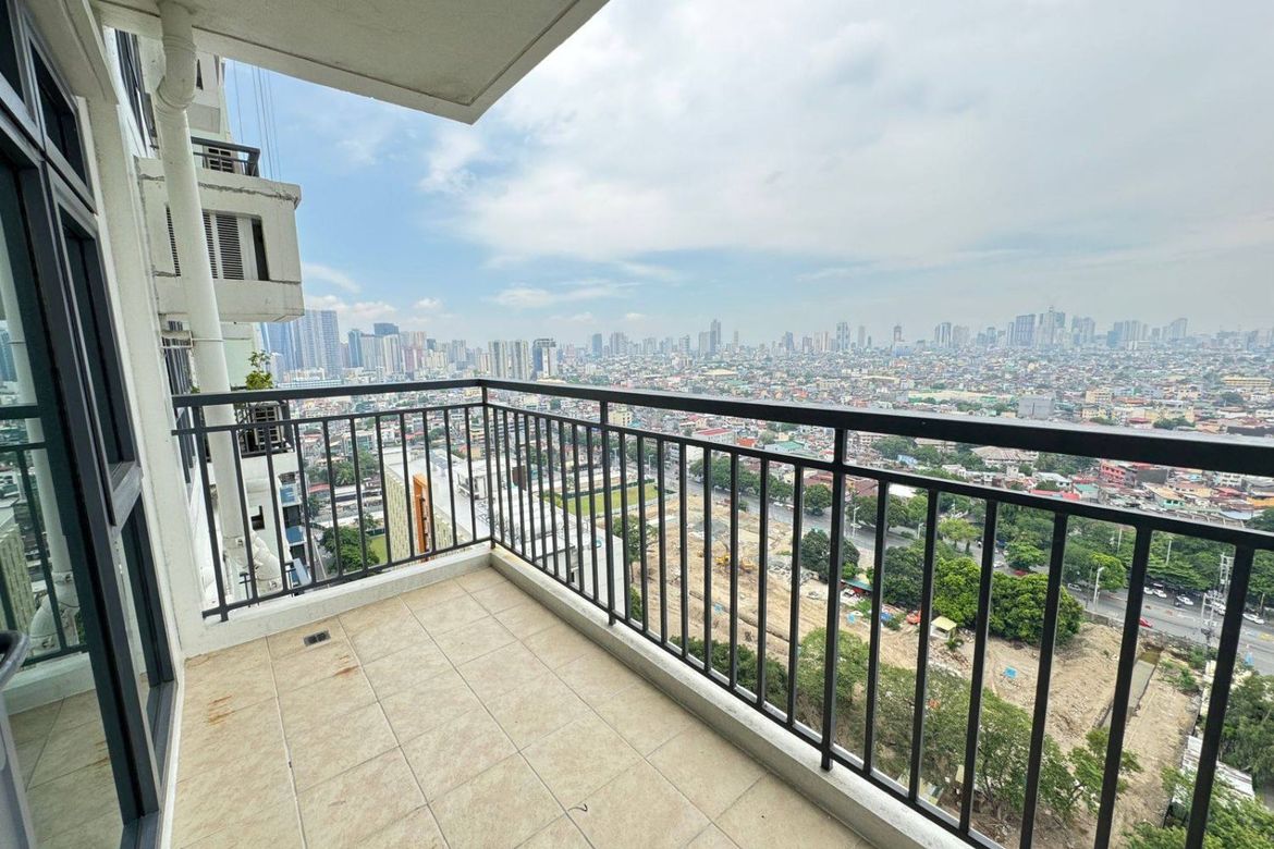 Clean Title RFO Furnished 2BR with Balcony & Parking FOR SALE at Solstice Condominium Circuit Makati
