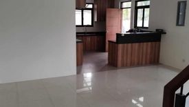7 Bedroom House for rent in Magallanes, Metro Manila near MRT-3 Magallanes