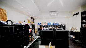 Office for sale in Guadalupe Viejo, Metro Manila near MRT-3 Guadalupe
