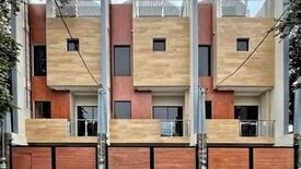 4 Bedroom Townhouse for sale in Kamuning, Metro Manila near MRT-3 Kamuning