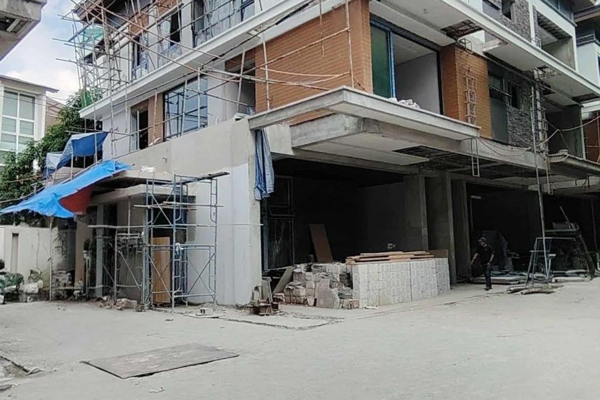 𝑺𝒆𝒎𝒊 𝑫𝒆𝒕𝒂𝒄𝒉𝒆𝒅 𝑯𝒐𝒖𝒔𝒆 𝑭𝒐𝒓 𝑺𝒂𝒍𝒆 𝒊𝒏 𝑵𝑬𝑾 𝑴𝑨𝑵𝑰𝑳𝑨 𝑸𝒖𝒆𝒛𝒐𝒏 𝑪𝒊𝒕𝒚 𝑵𝒆𝒂𝒓 𝑮𝒊𝒍𝒎𝒐𝒓𝒆 & 𝑮𝒓𝒆𝒆𝒏𝒉𝒊𝒍𝒍𝒔