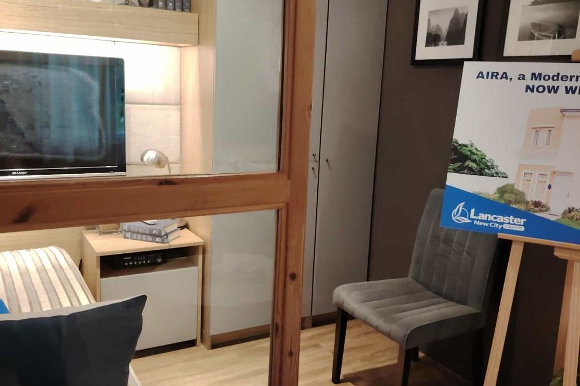 300k DISCOUNT SIngle Attached 3 bedroom house with Balcony