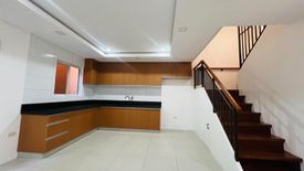 3 Bedroom Townhouse for sale in Central, Metro Manila near MRT-3 Quezon Avenue
