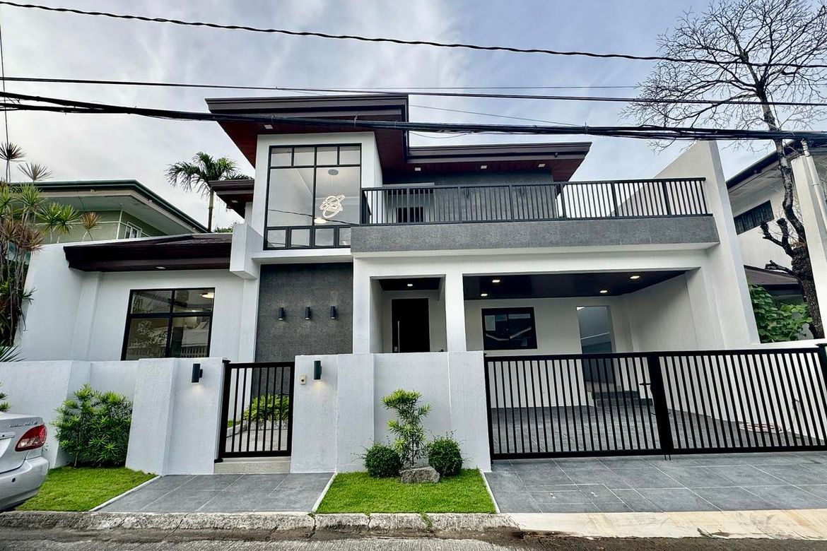 Fully Renovated Elegant House and Lot for Sale in BF Homes, Parañaque City