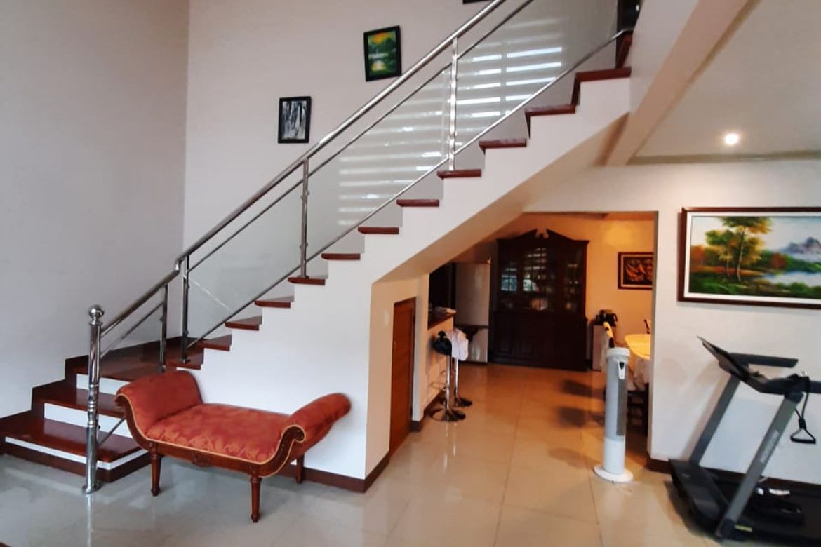La Residencia 4 Bedrooms House and Lot for SALE near Solenad mall, Vista mall, Paseo, Laguna Central