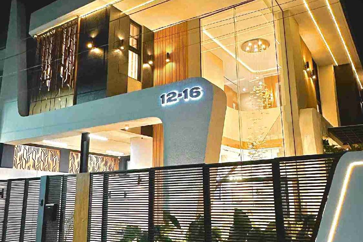 21M| 4 BEDROOM| Luxury Modern Home near New Clark City