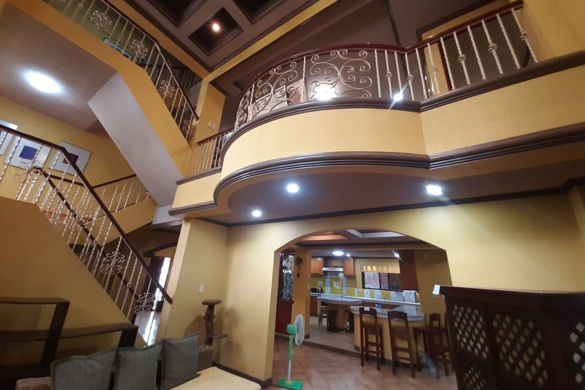 🔥 FIRE SALE! 🌿 Tropical Classic Gem in Alabang Hills! 🏡