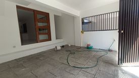 3 Bedroom Townhouse for sale in Pulang Lupa Dos, Metro Manila