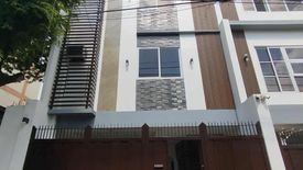 3 Bedroom Townhouse for sale in Pinyahan, Metro Manila near MRT-3 Kamuning