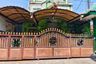 Rumah dijual dengan 8 kamar tidur di Dukuh Menanggal, Jawa Timur