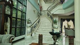 5 Bedroom House for sale in Moonwalk, Metro Manila