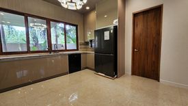 6 Bedroom House for sale in Almanza Dos, Metro Manila