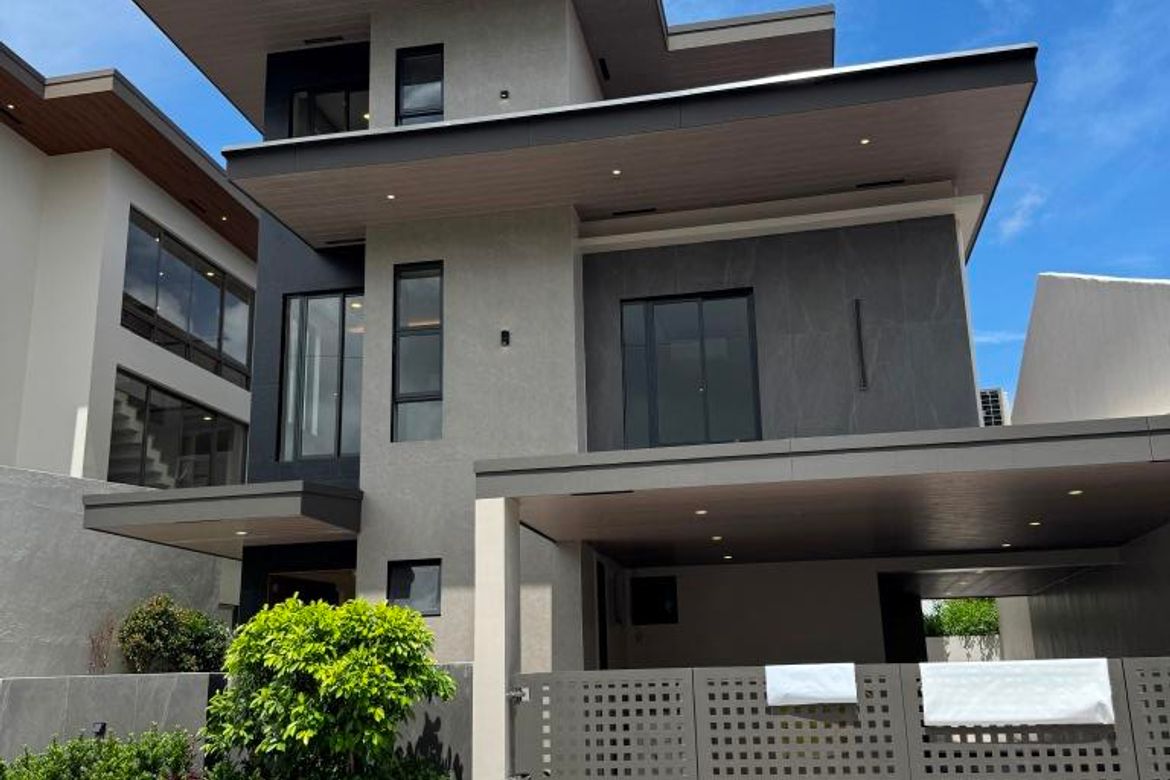 1,840,000.00 DOWNPAYMENT ONLY STUNNING MODERN DESIGN HOUSE IN BF HOMES