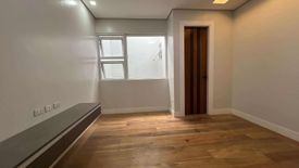 5 Bedroom Townhouse for sale in Central, Metro Manila near MRT-3 Quezon Avenue