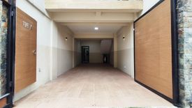 4 Bedroom Townhouse for sale in Kamuning, Metro Manila near MRT-3 Kamuning