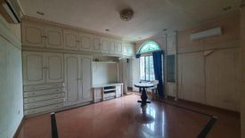 6 Bedroom House for sale in Moonwalk, Metro Manila