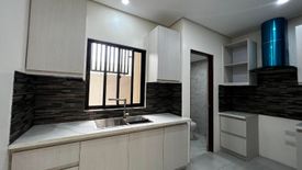 4 Bedroom Townhouse for sale in Central, Metro Manila