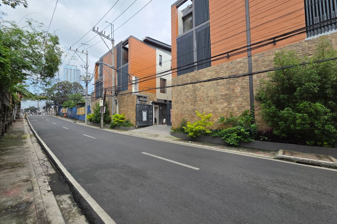 Modern and Elegant RFO 3-Storey Townhouse for Sale in Cubao QC near New Manila and Gateway Mall