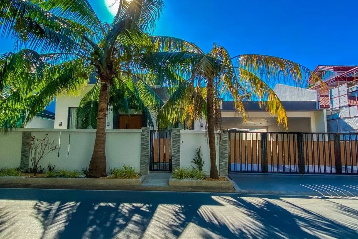 Ultra-Modern Single Detached House in Philam Village Las Pinas- with Swimming Pool