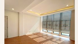 5 Bedroom Townhouse for sale in Central, Metro Manila