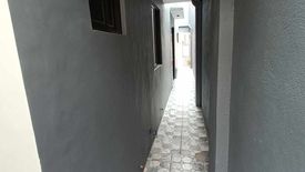 5 Bedroom House for sale in Manuyo Dos, Metro Manila