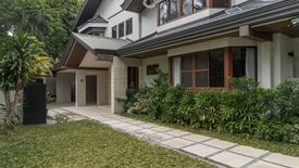 4 Bedroom House for rent in Urdaneta Village, Bangkal, Metro Manila near MRT-3 Magallanes