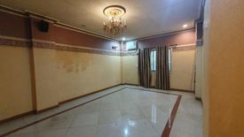 6 Bedroom House for sale in Moonwalk, Metro Manila