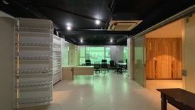 Shophouse for rent in Poblacion, Metro Manila