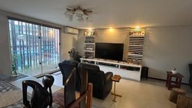 5 Bedroom House for sale in Bagong Pag-Asa, Metro Manila near MRT-3 North Avenue