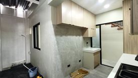 5 Bedroom House for sale in Moonwalk, Metro Manila