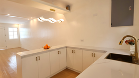 Townhouse for rent in Moonwalk, Metro Manila