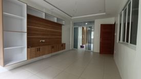 4 Bedroom Townhouse for sale in Pinyahan, Metro Manila near MRT-3 Kamuning