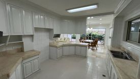 4 Bedroom House for rent in San Lorenzo, Metro Manila near MRT-3 Ayala