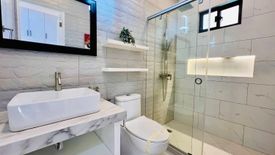 5 Bedroom House for sale in Talon Dos, Metro Manila