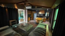 Shophouse for rent in Poblacion, Metro Manila