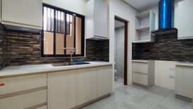 4 Bedroom Townhouse for sale in Kamuning, Metro Manila near MRT-3 Kamuning