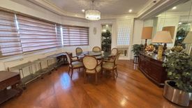 2 Bedroom Condo for sale in Urdaneta, Metro Manila near MRT-3 Ayala