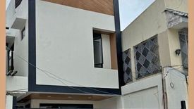 4 Bedroom House for sale in Moonwalk, Metro Manila